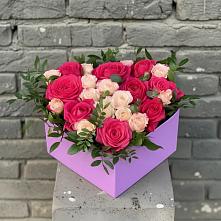Цветочная композиция из Розы в коробке в Окуловке