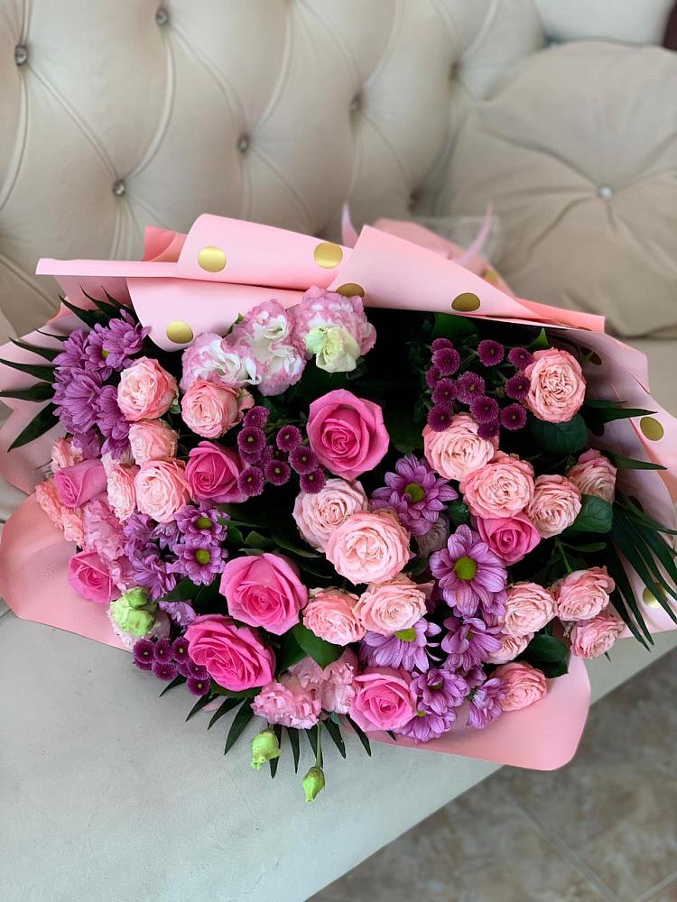 Букет цветов из: Хризантемы, Розы и Лизиантусы в Окуловке