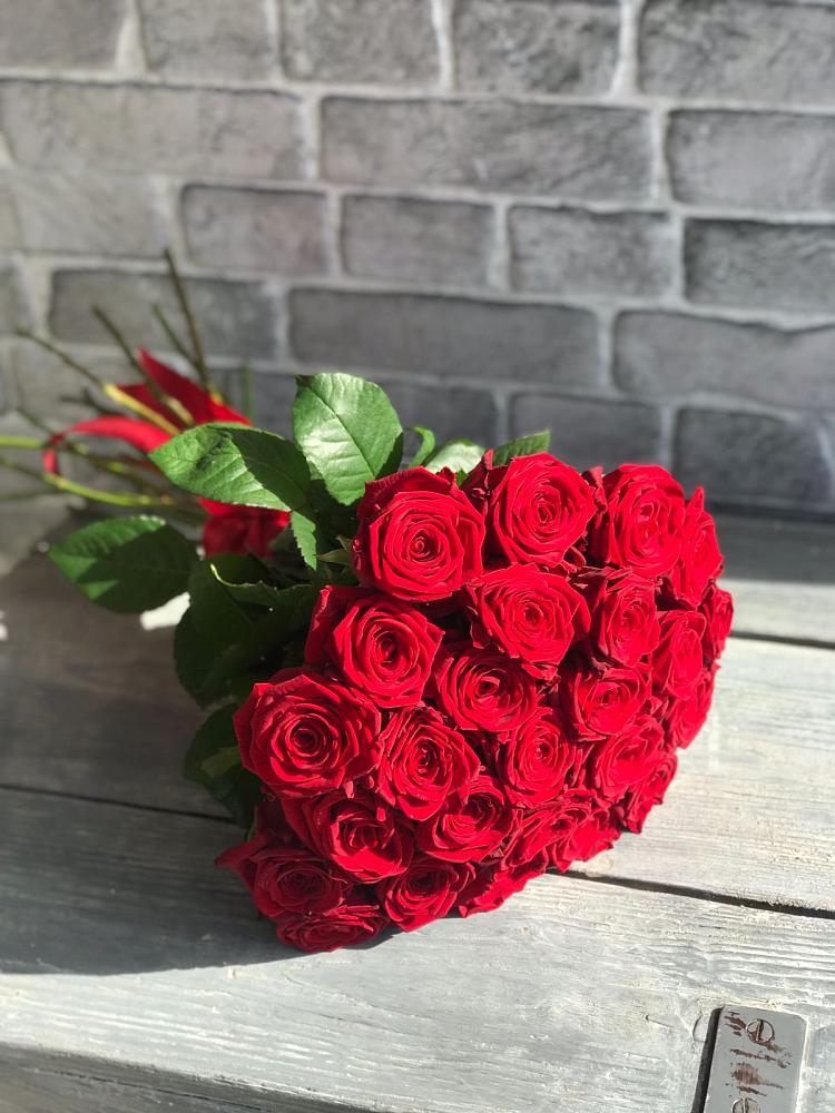Букет Красные розы Фридом в Окуловке