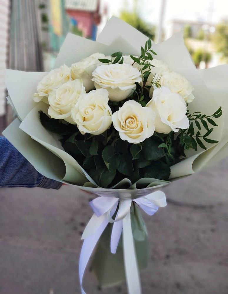 Букет Белые розы Проуд в Окуловке