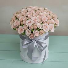 Цветочная композиция из Розы в шляпной коробке в Окуловке