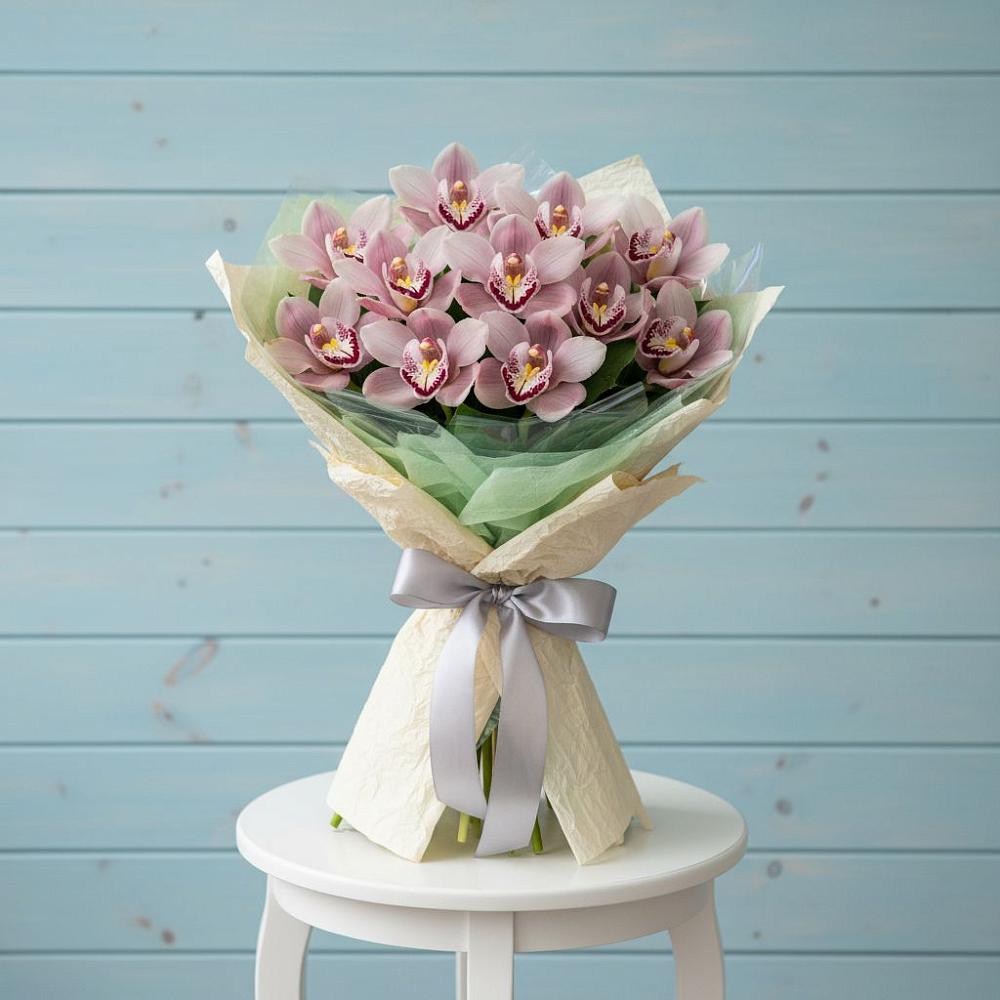 Букет цветов из: Орхидеи и Розы в Окуловке