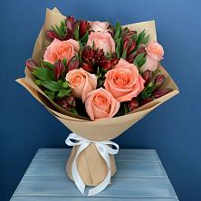 Букет цветов из:  Розы и Альстромерии в Окуловке