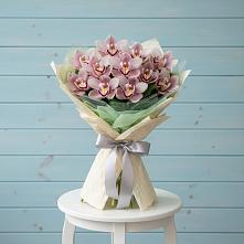 Букет цветов из:  Орхидеи и Розы #REPLACE_PRED# Окуловке