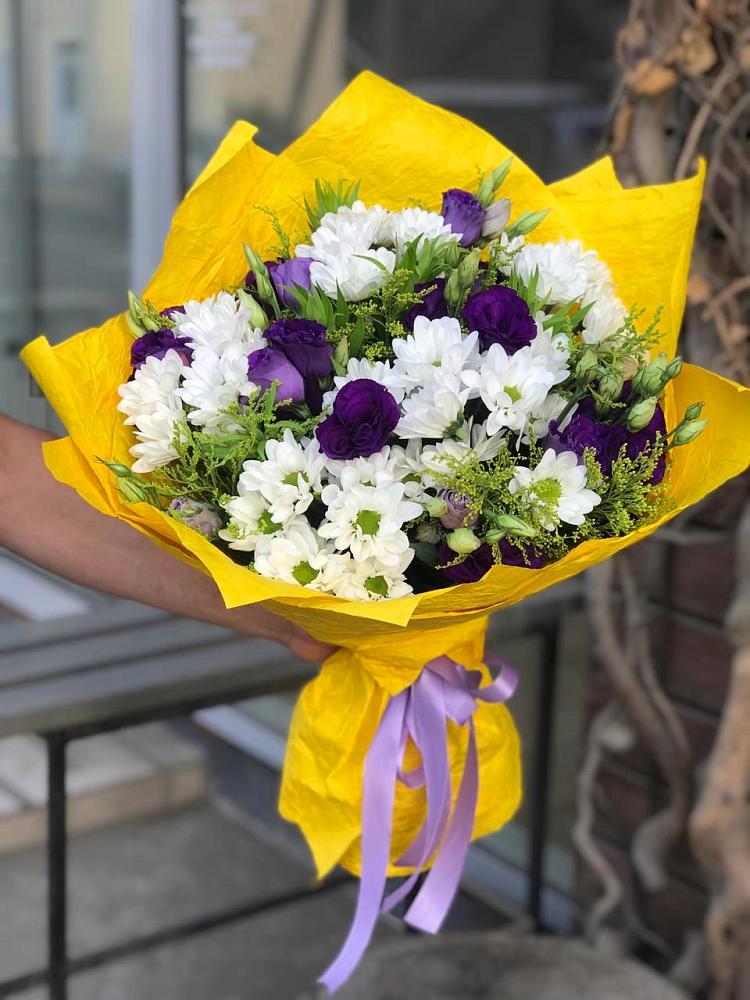 Букет цветов из: Ирисы, Хризантемы и Ромашки в Окуловке