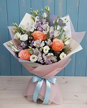 Букет цветов из:  Лизиантусы, Розы, Альстромерии и Гипсофила в Окуловке