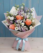 Букет цветов из:  Лизиантусы, Розы, Альстромерии и Гипсофила в Окуловке