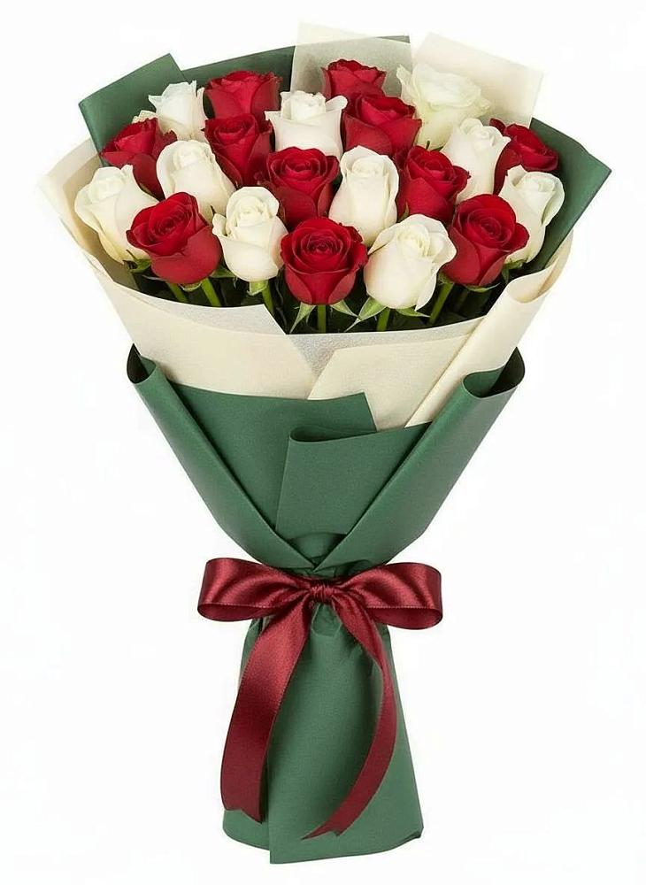 Букет Микс из красных и белых роз в Окуловке