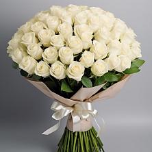 Букет 101 беля роза Белоснежка в Окуловке