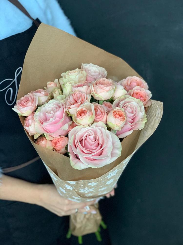 Букет цветов из: Хризантемы и Розы в Окуловке