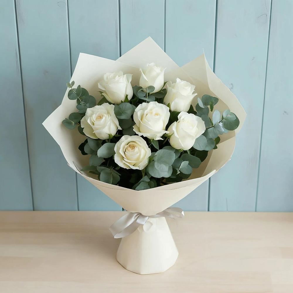 Букет Белые розы в Эвкалипте в Окуловке