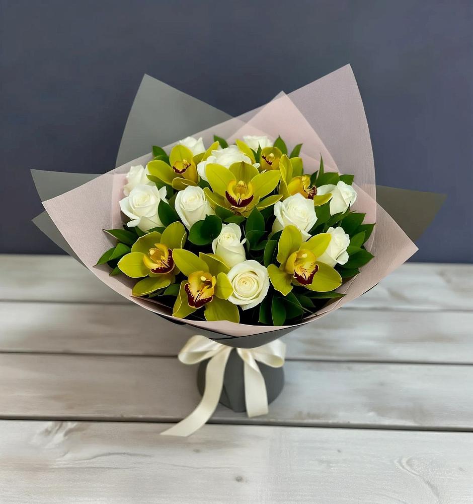 Букет цветов из: Орхидеи и Розы в Окуловке