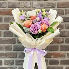 Букет цветов из:  Лизиантусы и Розы #REPLACE_PRED# Окуловке