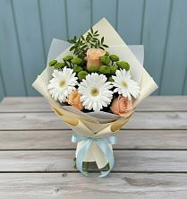 Букет цветов из:  Герберы, Розы и Хризантемы в Окуловке