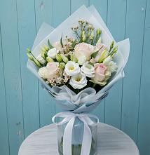 Букет цветов из:  Розы и Лизиантусы в Окуловке