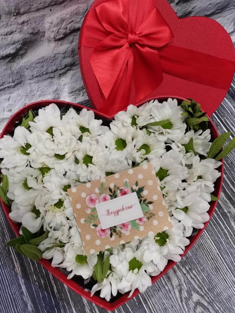 Цветочная композиция из Хризантемы в виде сердца в Окуловке
