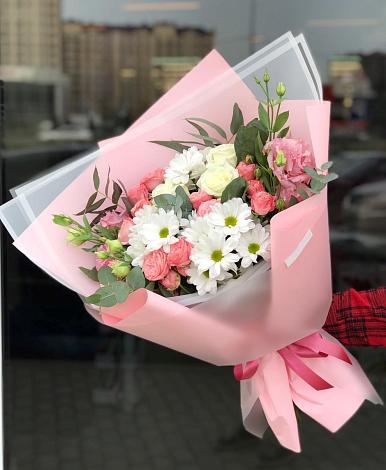 Букет цветов из: Розы, Лизиантусы и Хризантемы в Окуловке