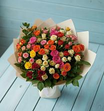 Букет Микс из разноцветных кустовых роз в Окуловке